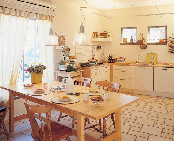 בין איקאה לשוק הפשפשים – מתוך "בניין ודיור"